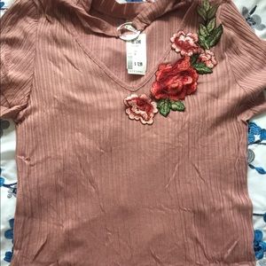 Super cute t shirt with choker